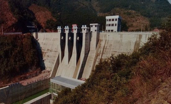 廣西斧子口水利樞紐工程下閘蓄水