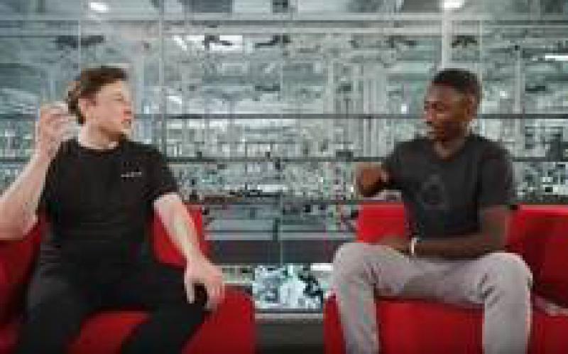 馬斯克與特斯拉和汽車(chē)制造商通過(guò)MKBHD談?wù)搩r(jià)值25,000美元的未來(lái)汽車(chē)