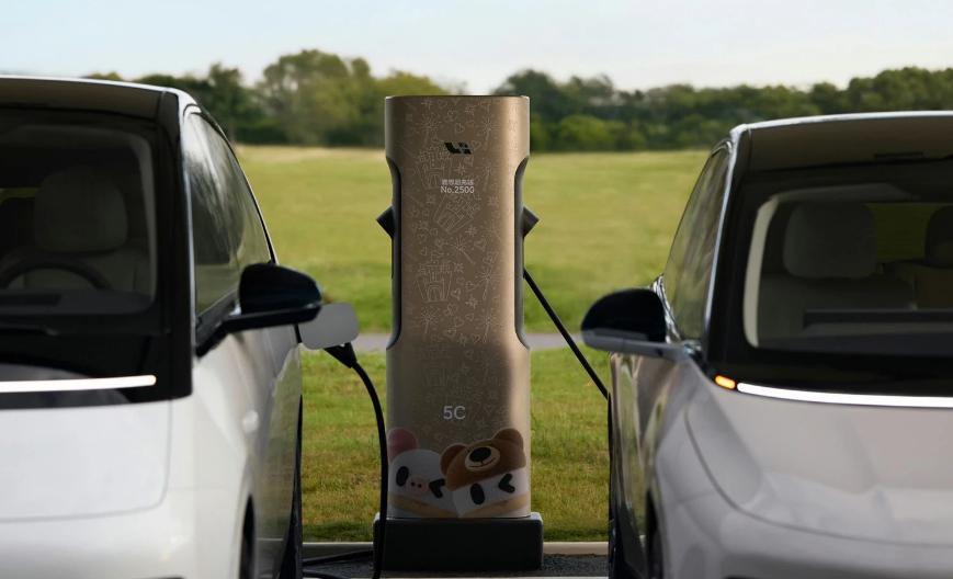 李想為純電用戶兌現(xiàn)承諾，5C超充站數(shù)量已超特斯拉