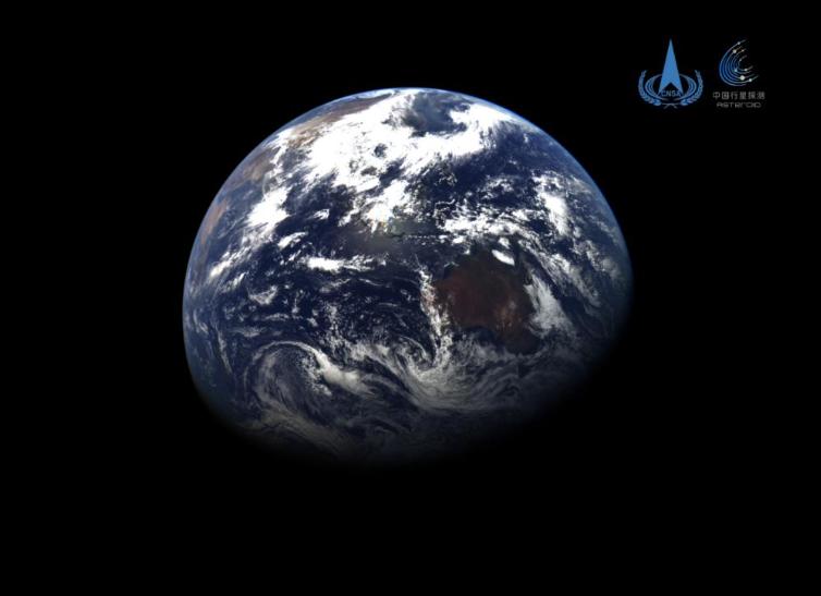 中國發布天問二號探測器拍攝的地月影像圖