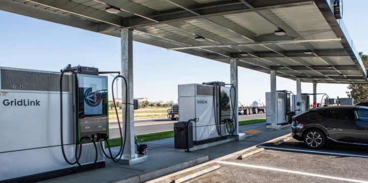 XCharge北美公司在俄勒岡州啟用太陽能儲(chǔ)能充電站